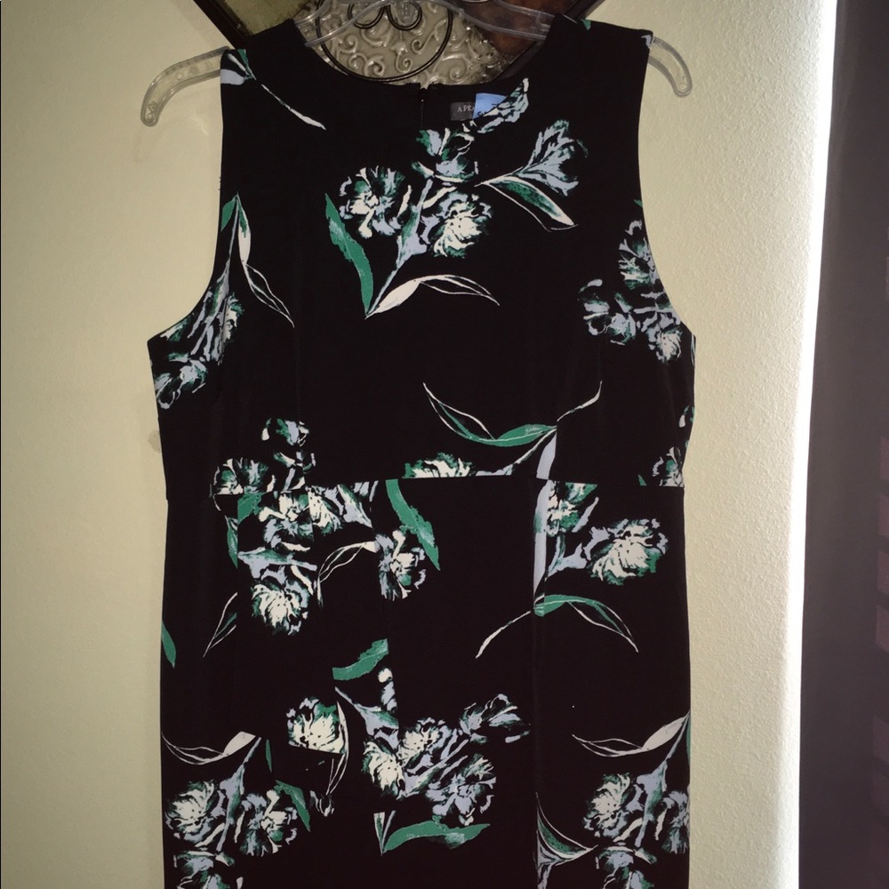 Beautiful Maternity Dress!💚🖤🤍